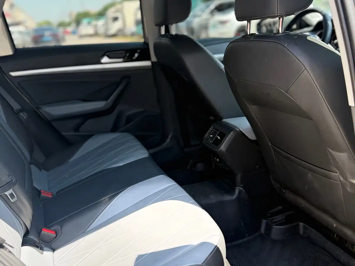 Volkswagen Lavida 2023 Facelift 1.5L Automatic 5 Million Edition фото 11