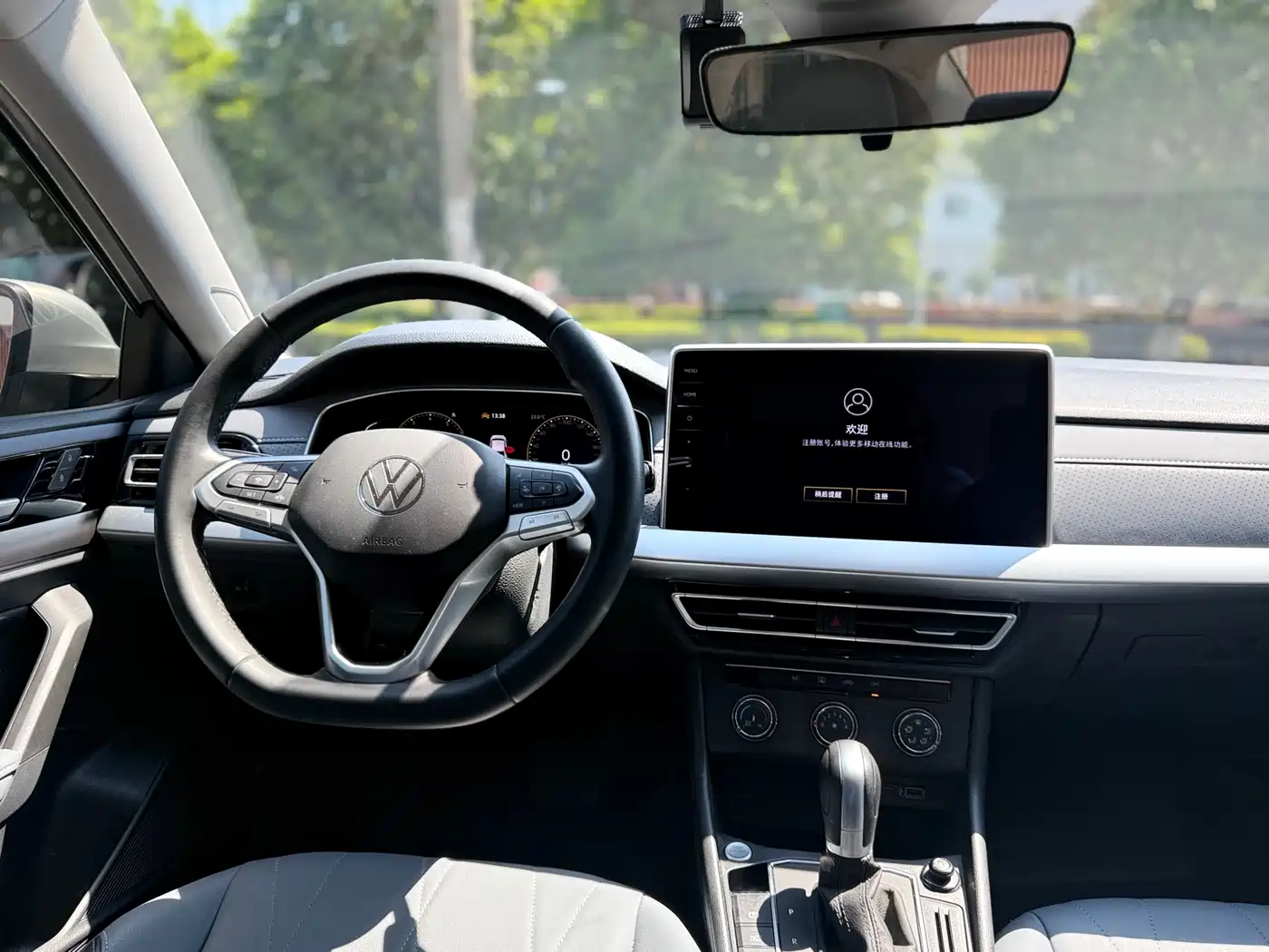 Volkswagen Lavida 2023 Facelift 1.5L Automatic 5 Million Edition фото 13