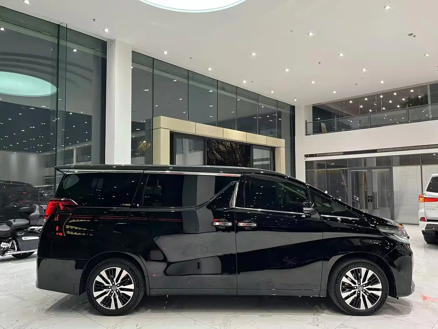 Toyota Alphard 2018 Facelift 3.5L Premium Edition фото 5