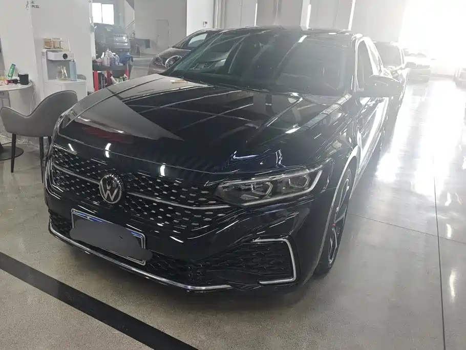 Volkswagen Passat 2023 Facelift 330TSI Starlight Luxury Edition