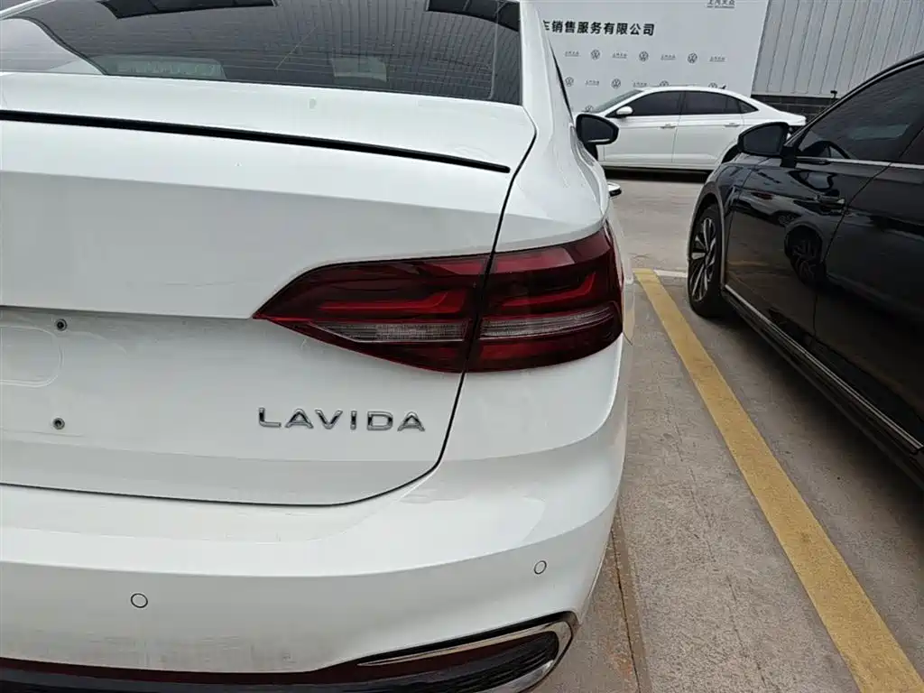 Volkswagen Lavida 2024 Model 300TSI DSG Starlight Leading Edition фото 8