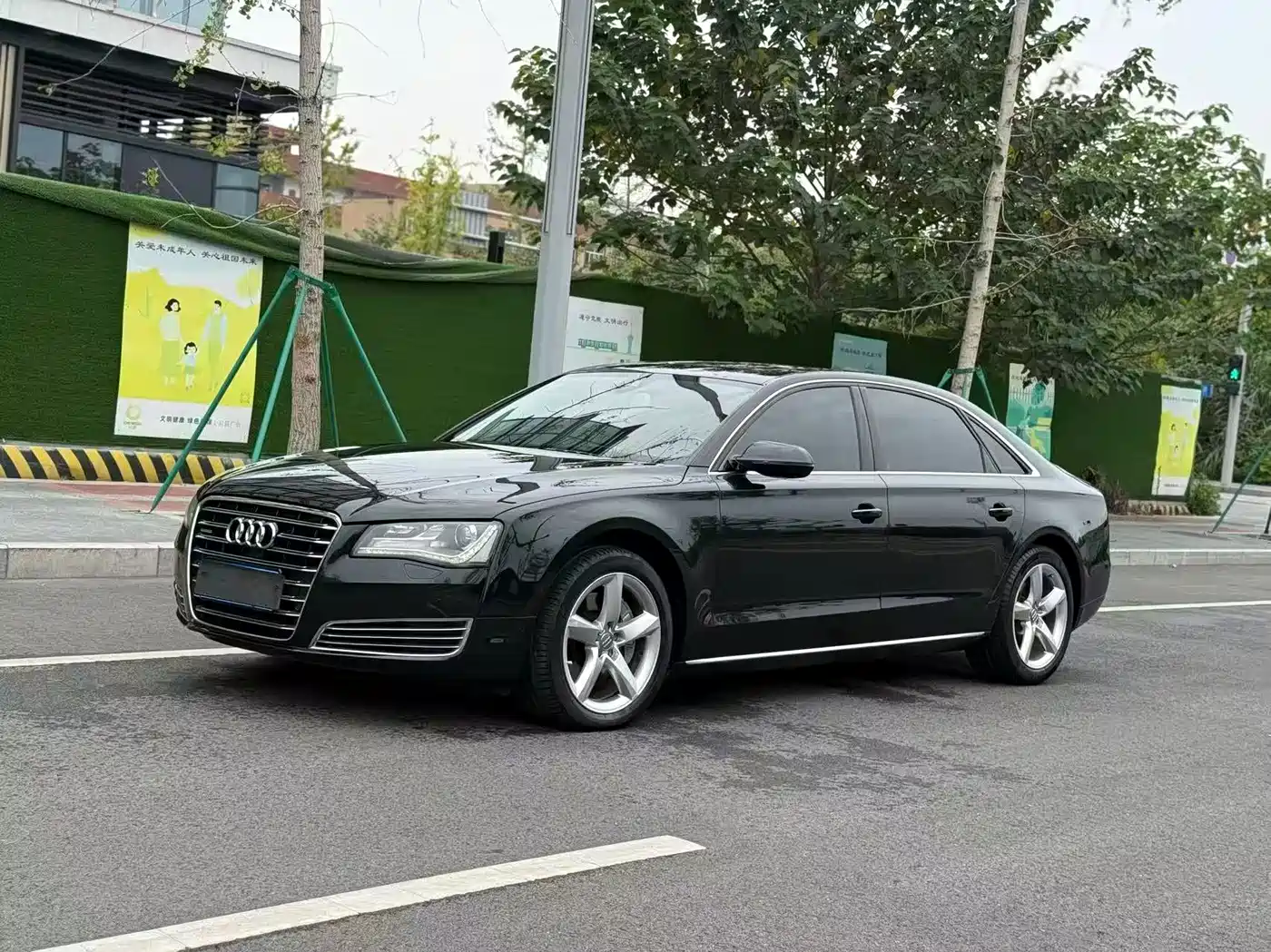 Фото 1 - Audi A8