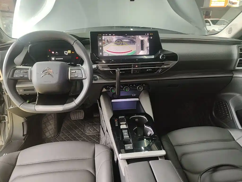 Citroën Versailles C5 X 2025 2024 1.6T Momentum Extraordinary