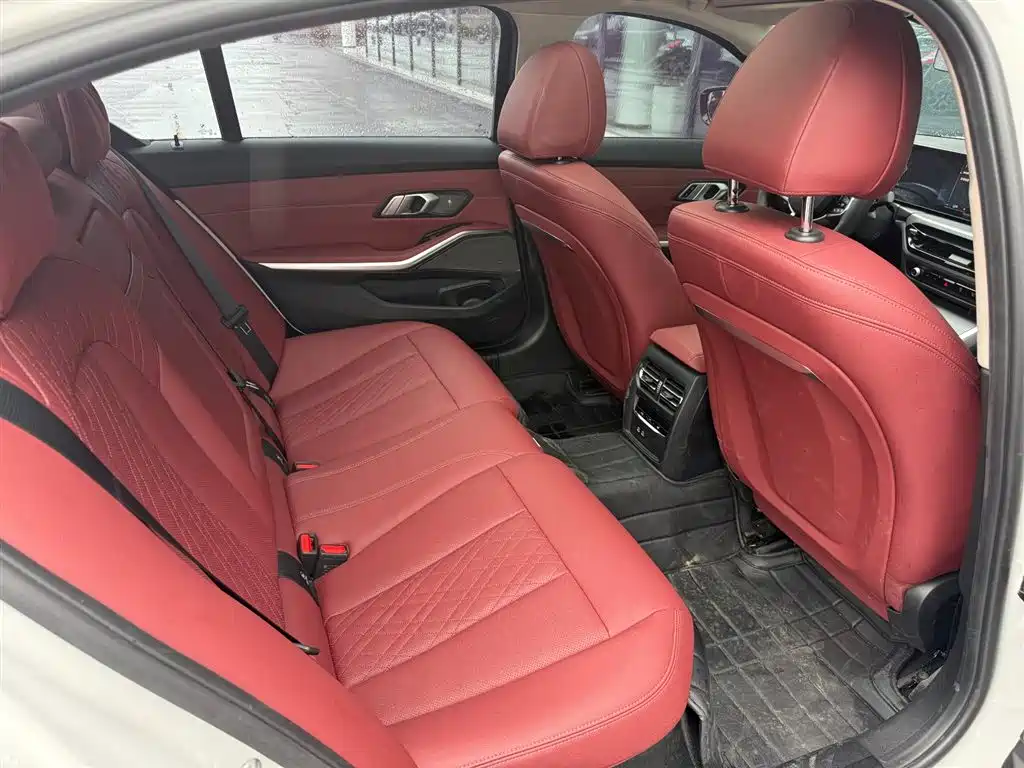 BMW 3 Series 2025 330Li M Sport Night Edition фото 14
