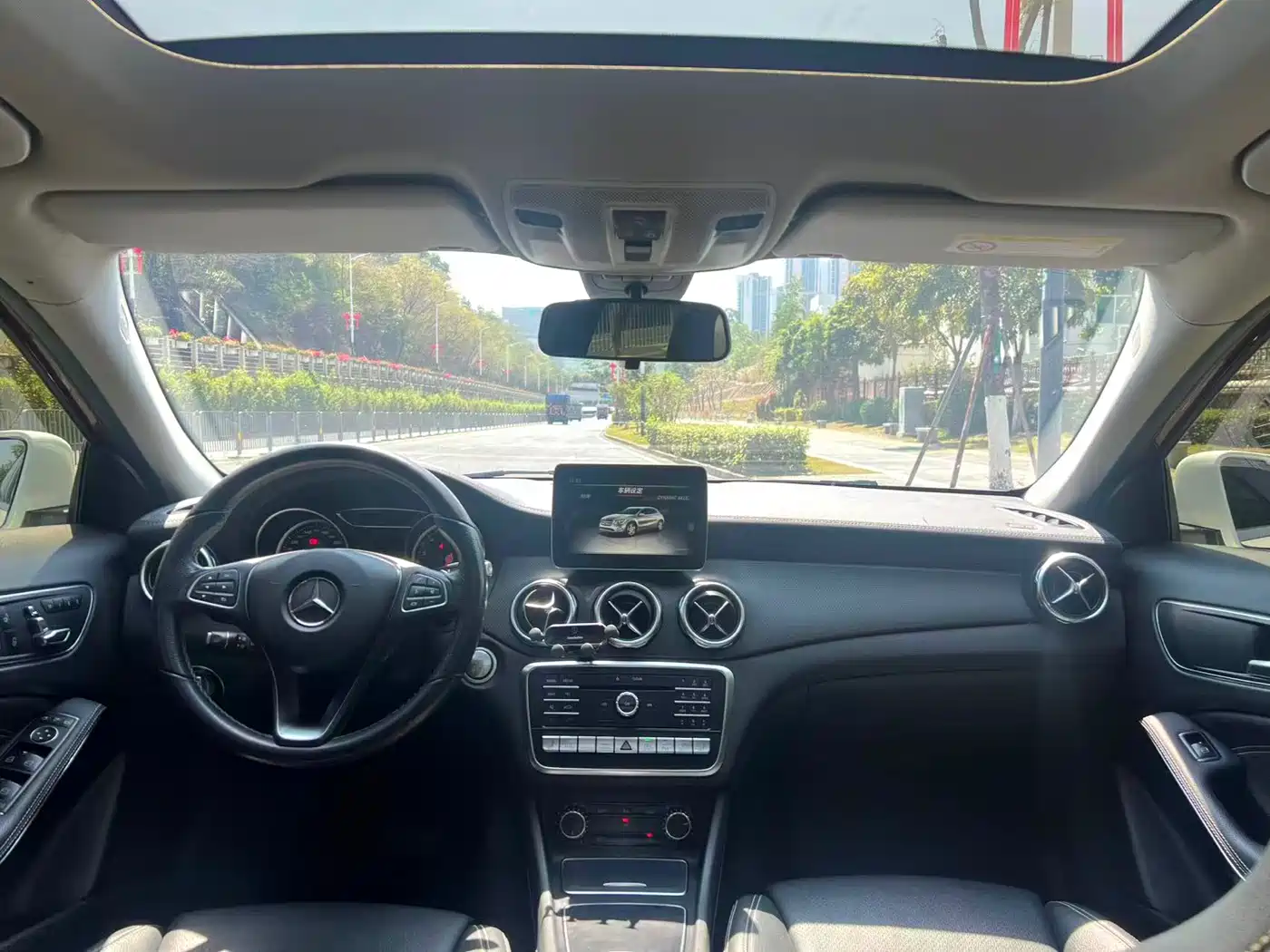 Mercedes-Benz GLA 2017 GLA 220 4MATIC Luxury фото 8
