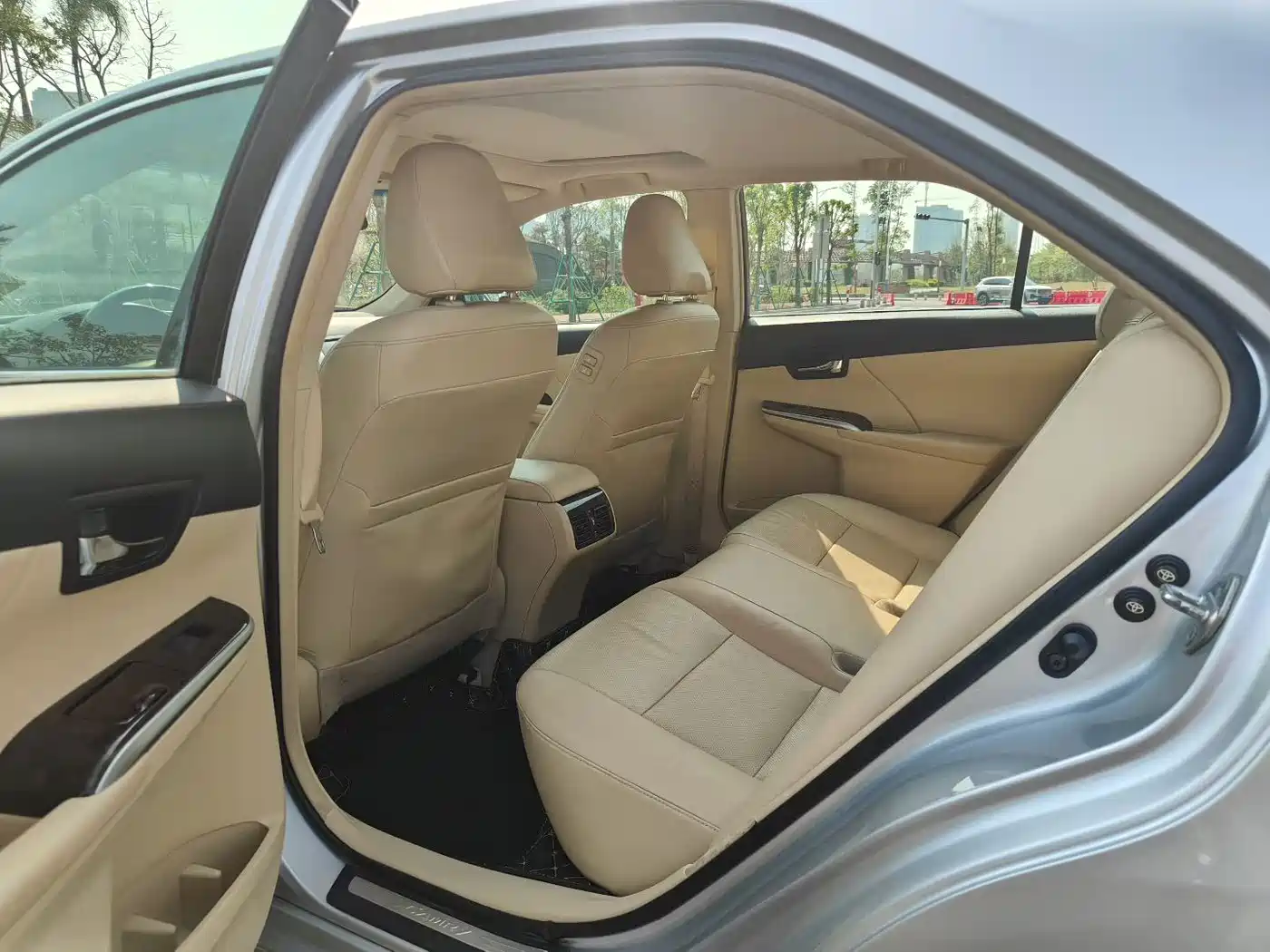 Toyota Camry 2015 2.0G Leading Edition фото 7