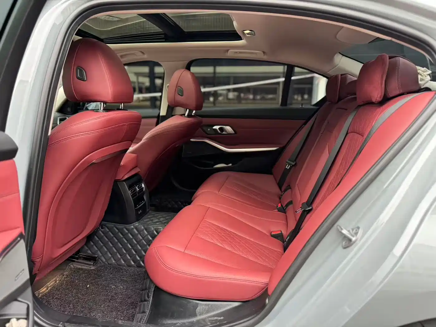 BMW 3 Series 2024 330Li M Sport Shadowline Package фото 6
