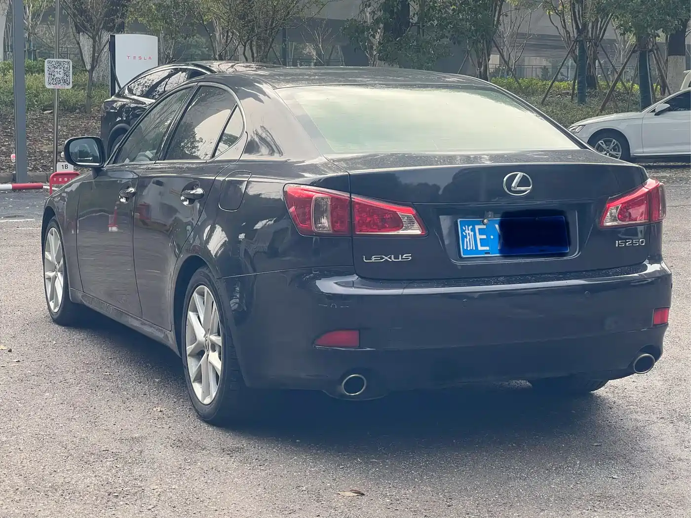 Фото 2 - Lexus IS