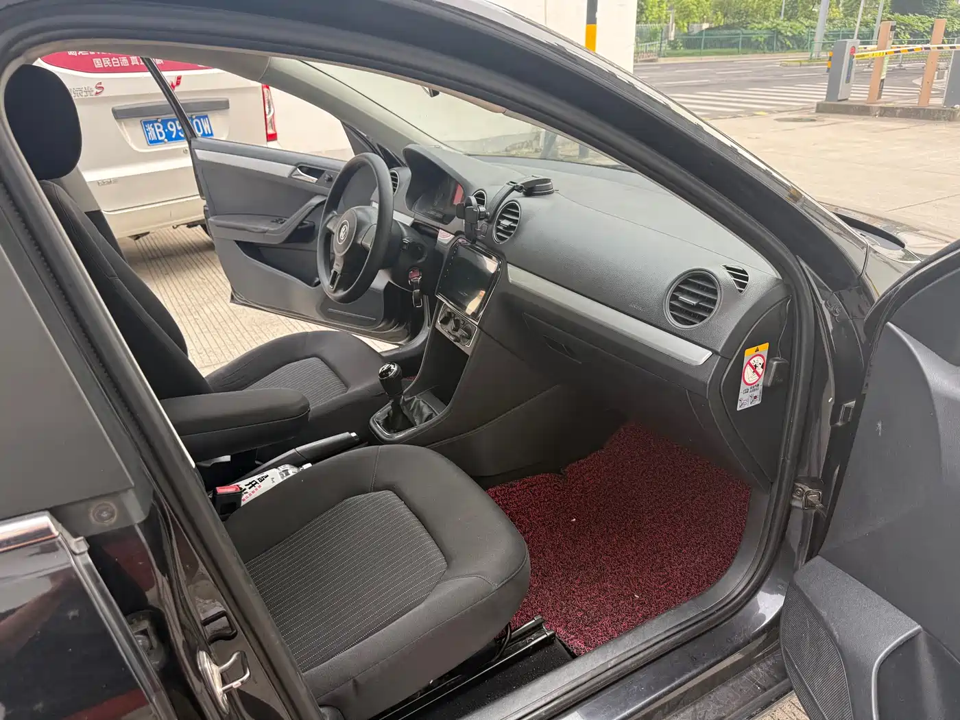 Volkswagen Jetta 2013 1.6L Manual Comfort фото 6
