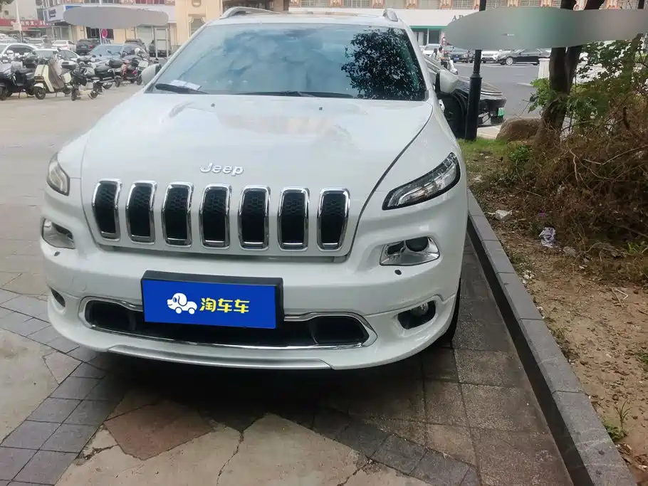 Photo 2 - Jeep Cherokee