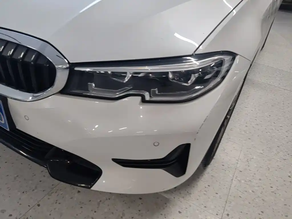 Photo 24 - BMW 3 Series