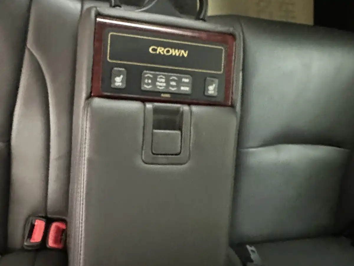 Toyota Crown 2010 3.0L Royal Saloon фото 22