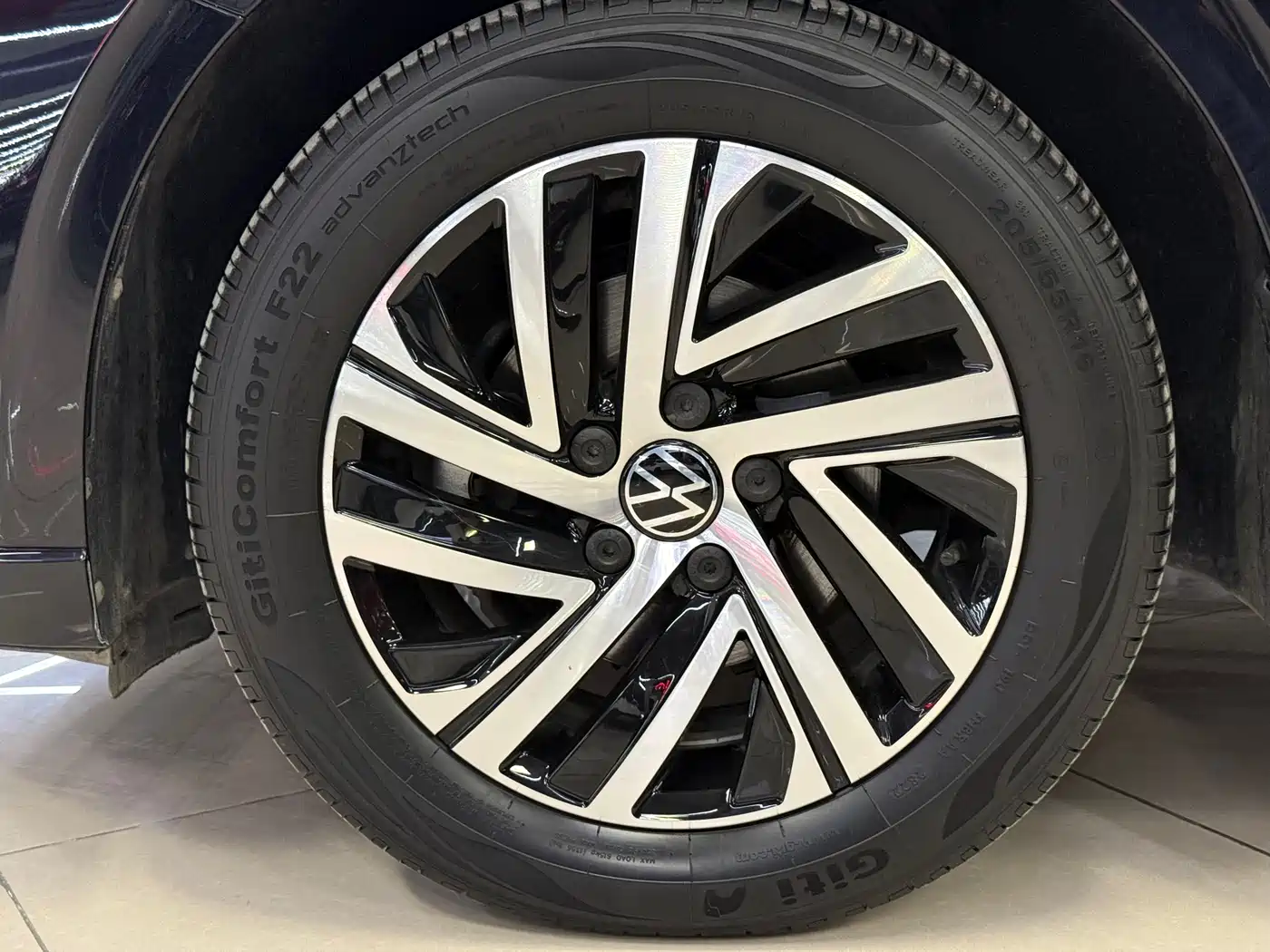 Volkswagen Lavida 2023 1.5L Automatic Starlight 5 Million Edition фото 21
