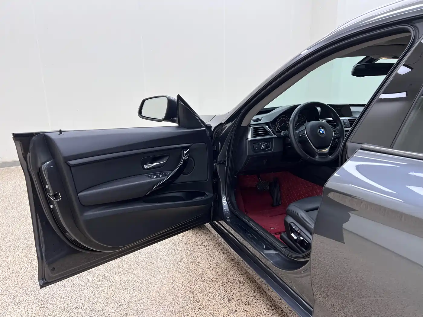 BMW 3 Series GT 2019 320i Fashion Model фото 12
