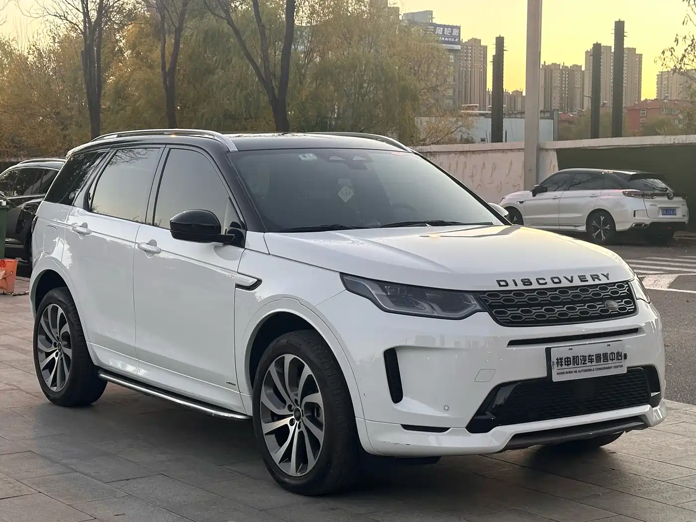 Land Rover Discovery Sport 2022 Model 249PS R-Dynamic SE Performance Tech Edition 5-Seater фото 3