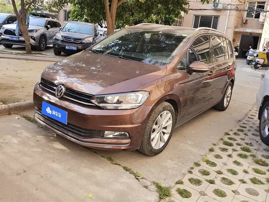 VOLKSWAGEN TOURAN