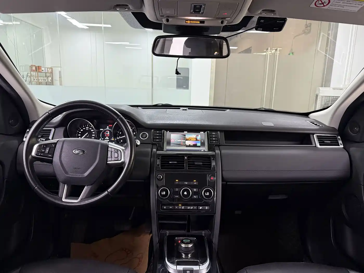 Фото 16 - Land Rover Discovery Sport