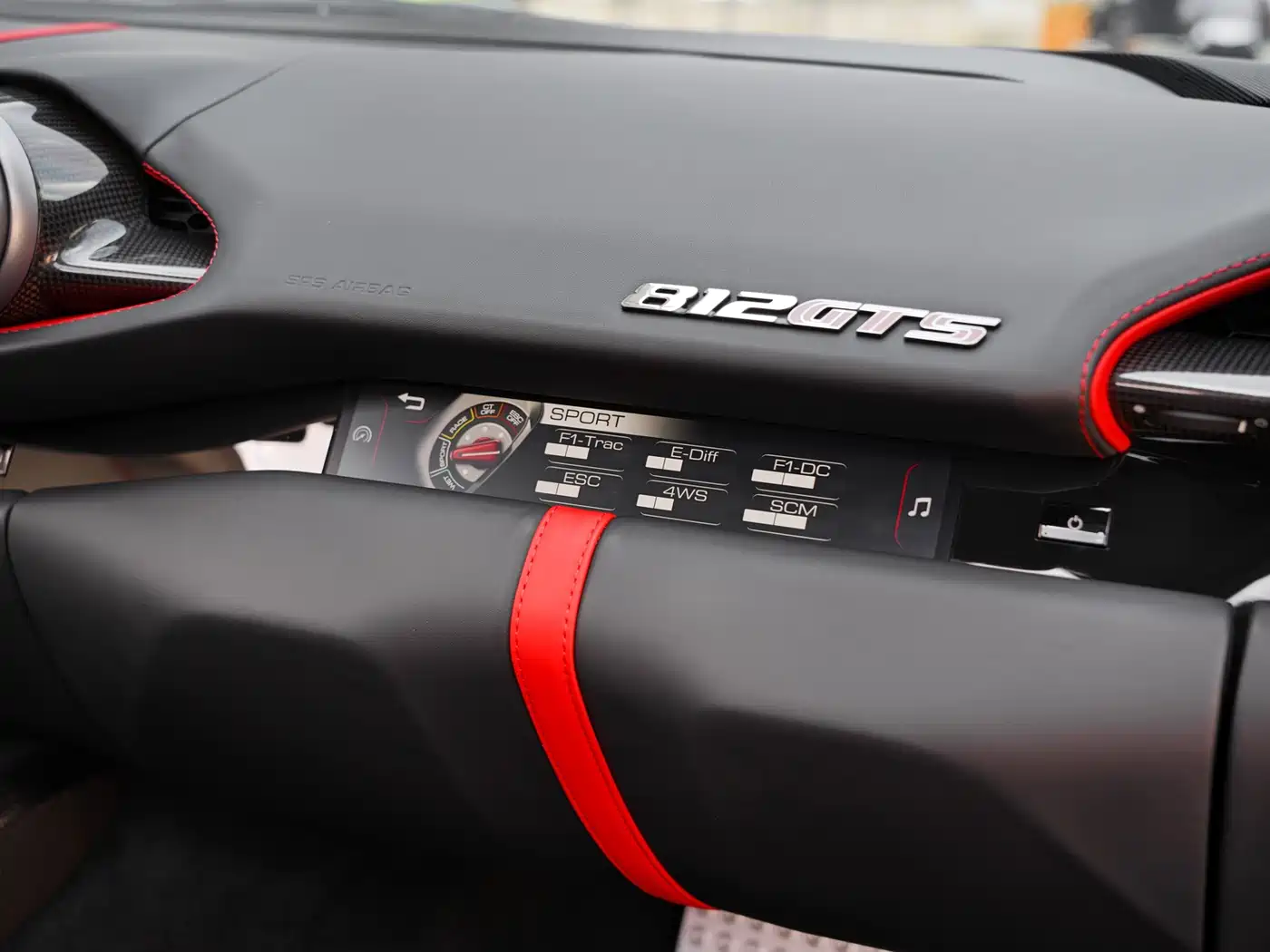 Photo 7 - Ferrari 812