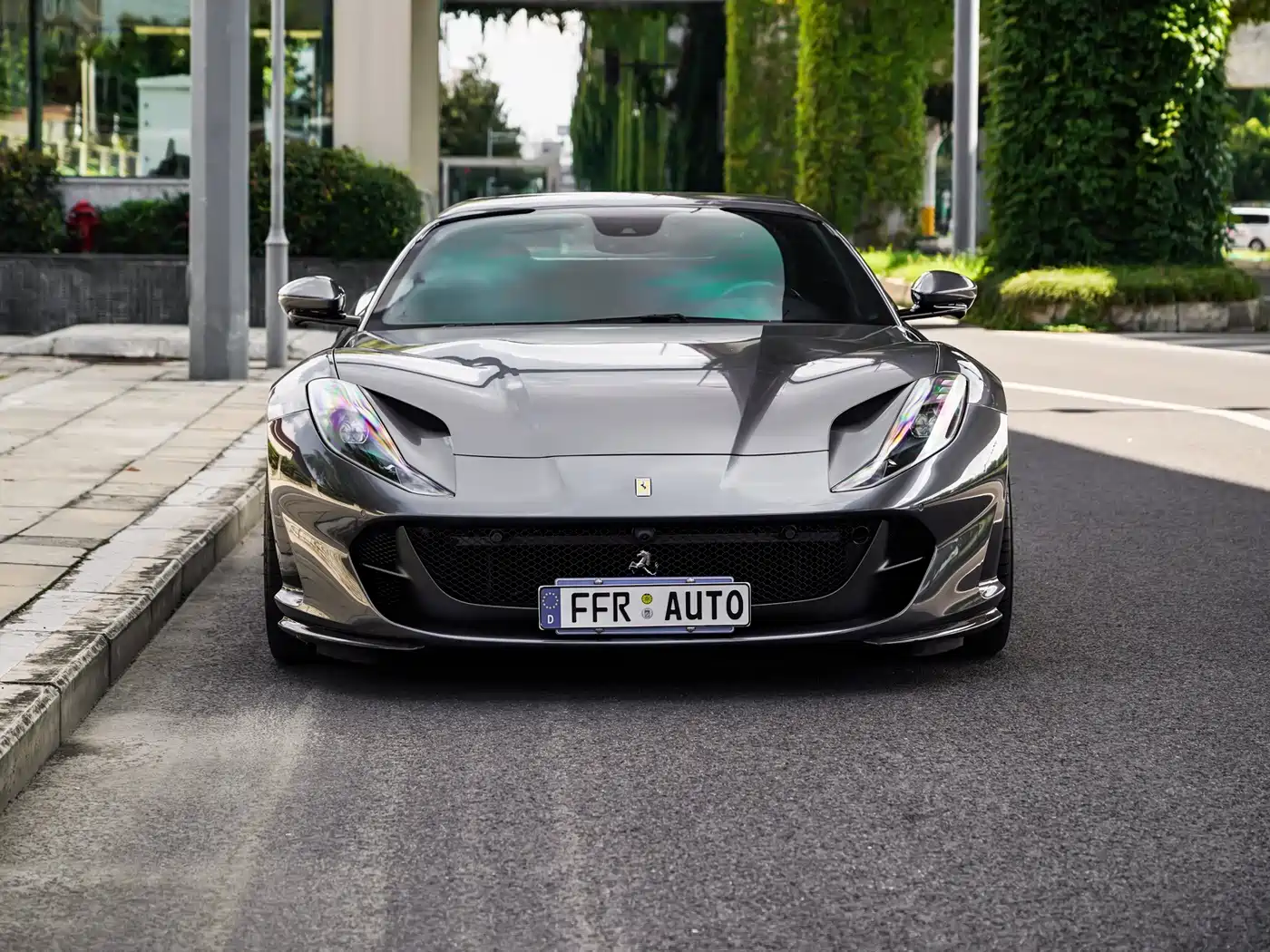 Photo 9 - Ferrari 812