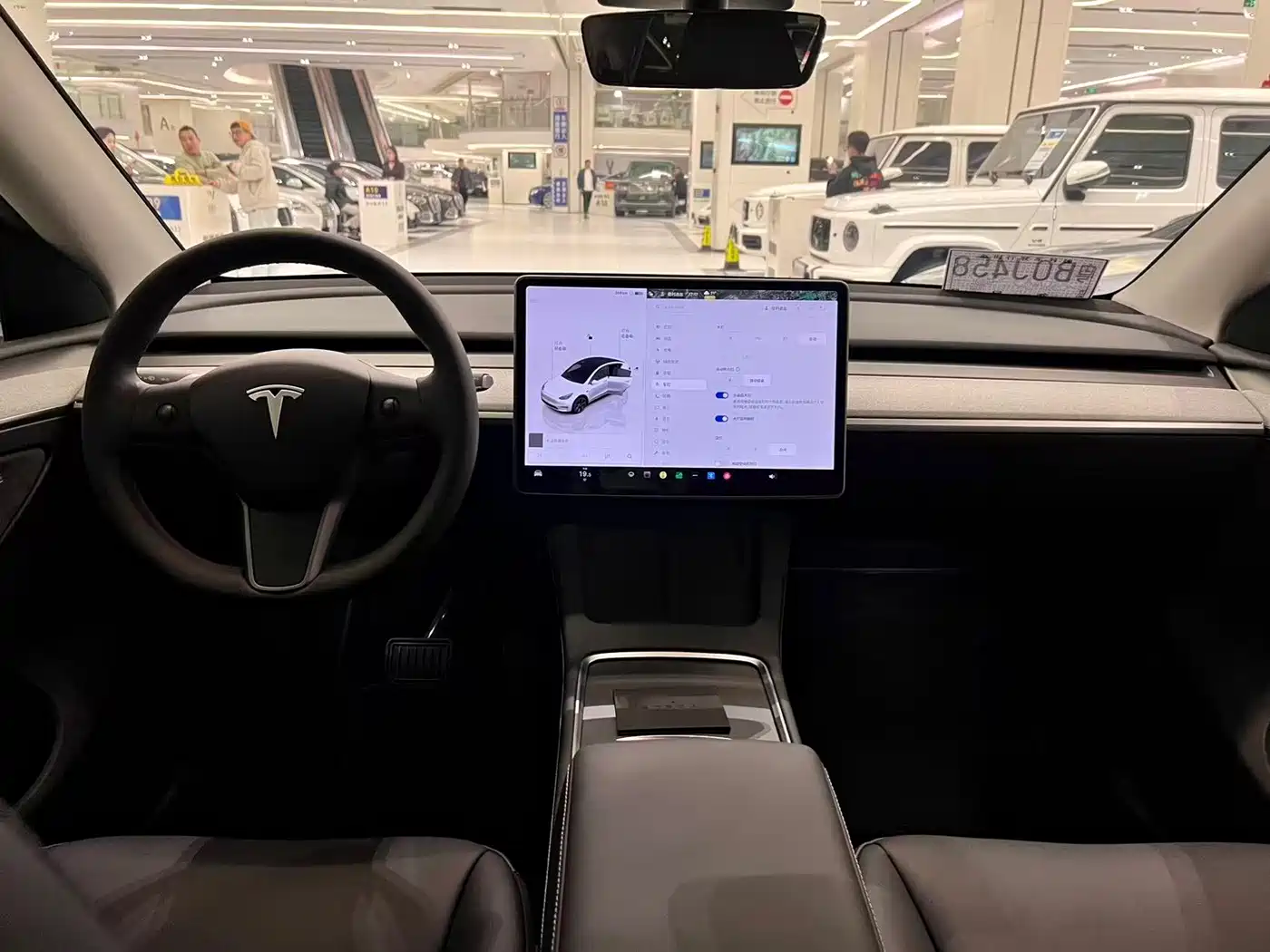 TESLA MODEL Y