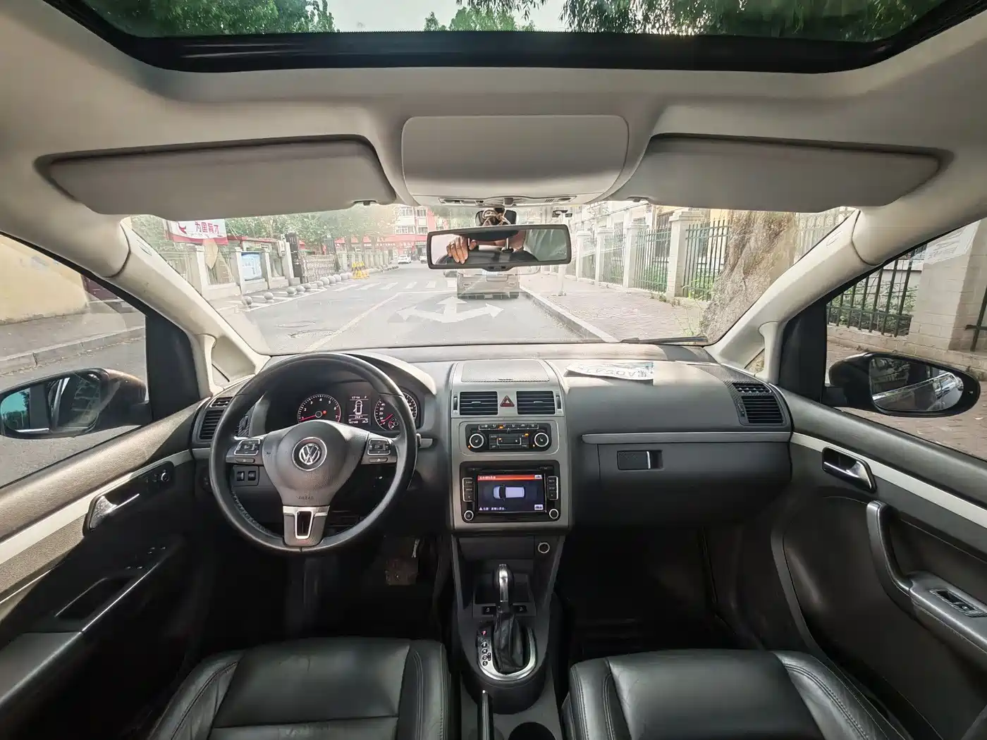 Photo 8 - Volkswagen Touran