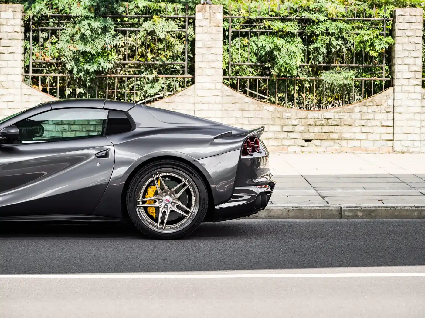 Photo 55 - Ferrari 812