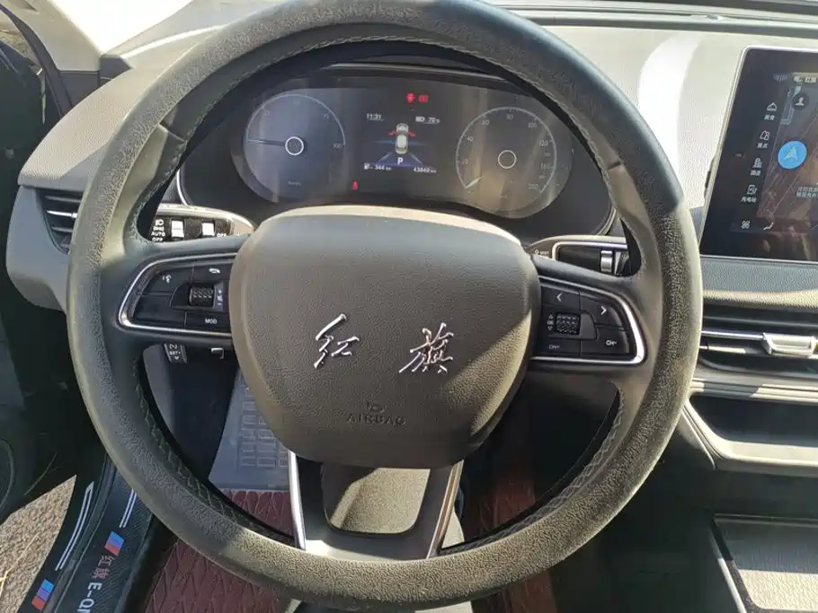 Photo 15 - Hongqi E-QM5