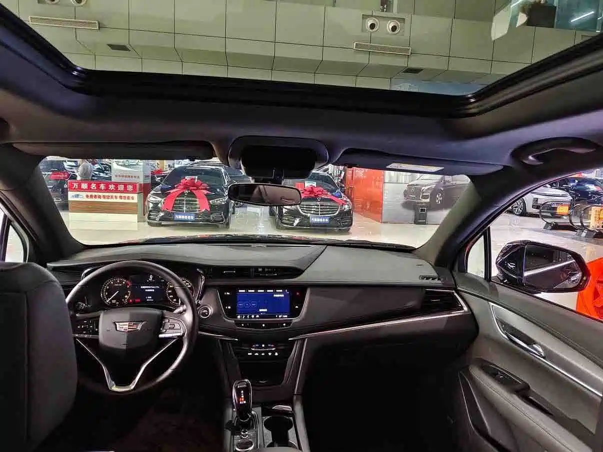 Фото 3 - Cadillac XT6