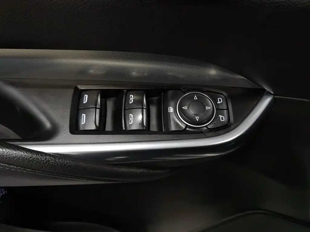 Photo 9 - Cadillac XT4