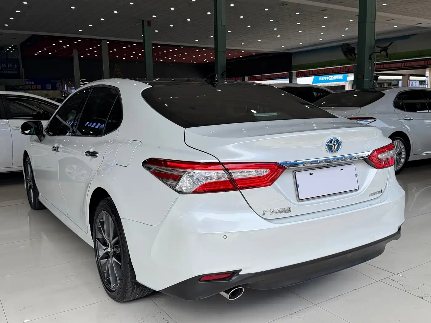 Toyota Camry 2021 Hybrid 2.5HG Luxury Edition фото 13