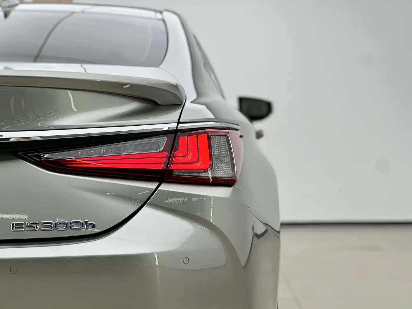 Lexus ES 2020 Model 300h Excellence Edition фото 15