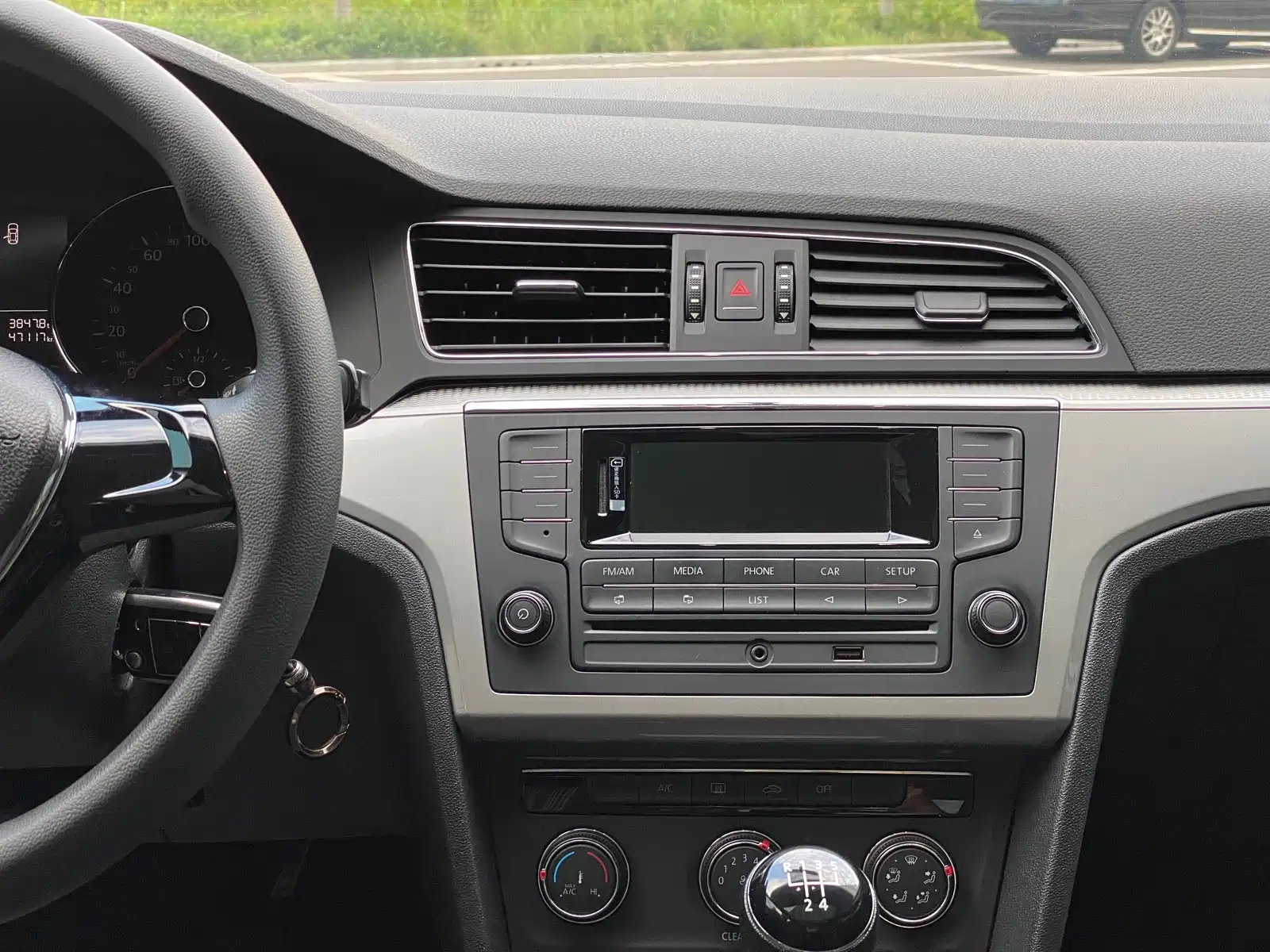صورة 18 - Volkswagen Lamando