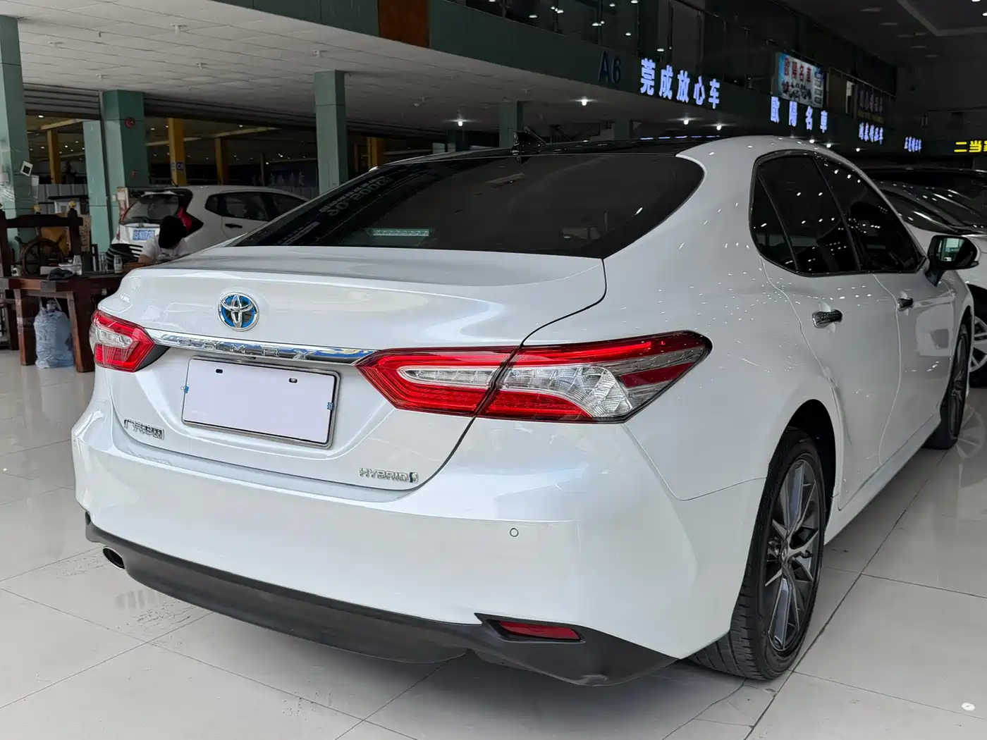 Toyota Camry 2021 Hybrid 2.5HG Luxury Edition фото 16