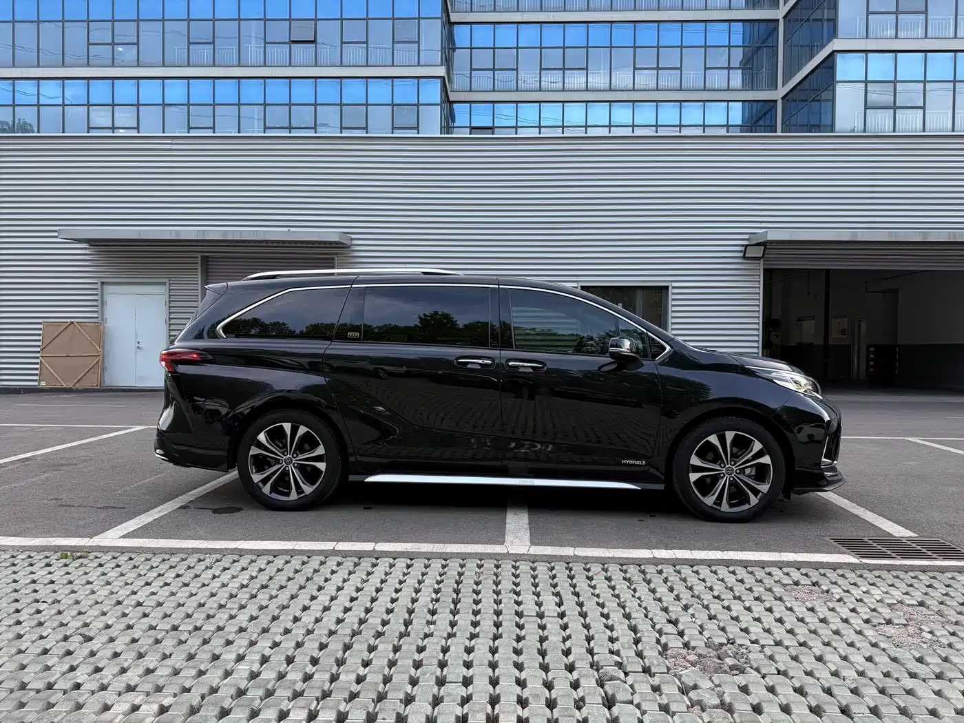 Toyota Granvia 2023 2.5L Hybrid Flagship VIP Edition фото 18