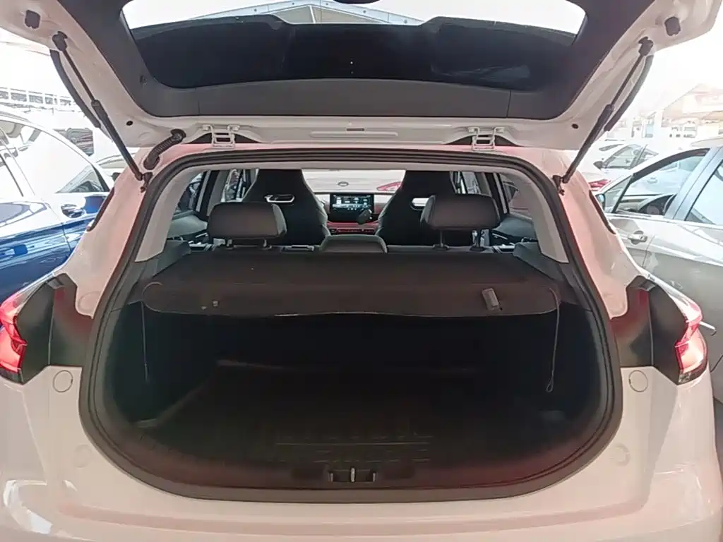 Geely Emgrand S 2023 2022 1.4T CVT Crossover Player