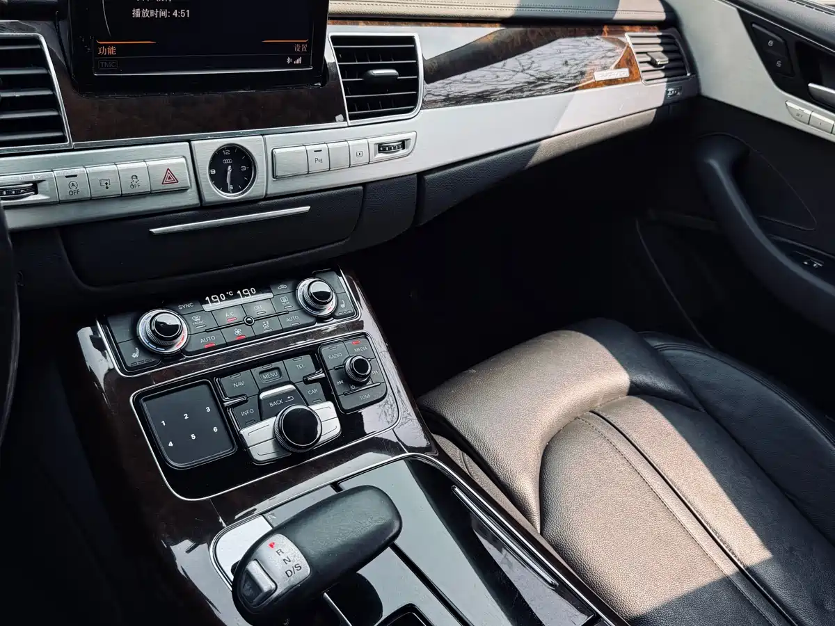 Audi A8 2014 A8L 45 TFSI quattro Comfort фото 34
