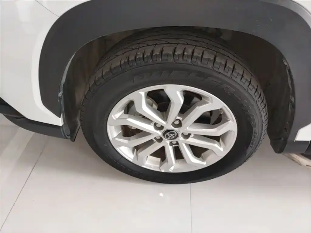 Toyota Frontlander 2023 2.0L CVT Elite Edition фото 23