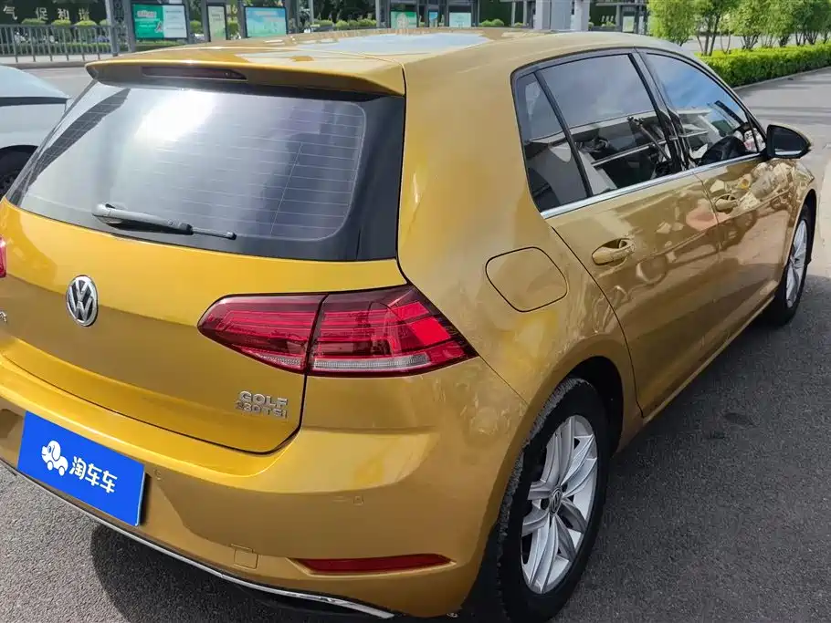 Volkswagen Golf 2018 230TSI Automatic Luxury фото 3