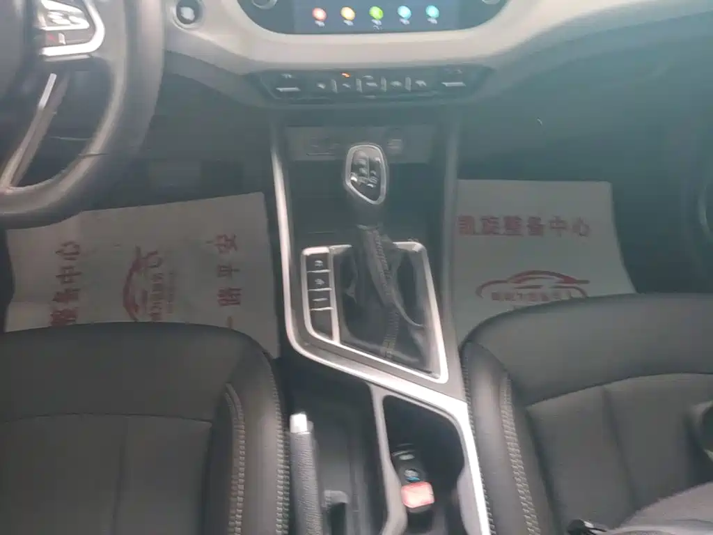 Фото 14 - Geely Vision X3