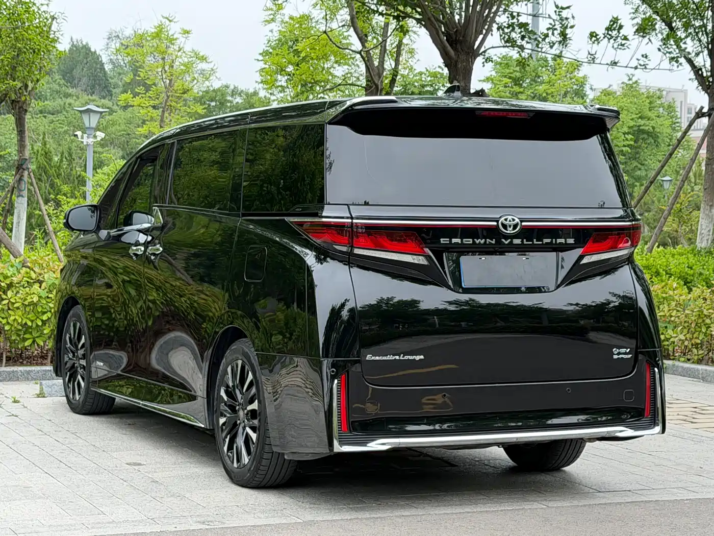 Toyota Vellfire 2024 Crown Hybrid 2.5L Executive Premium Edition фото 4