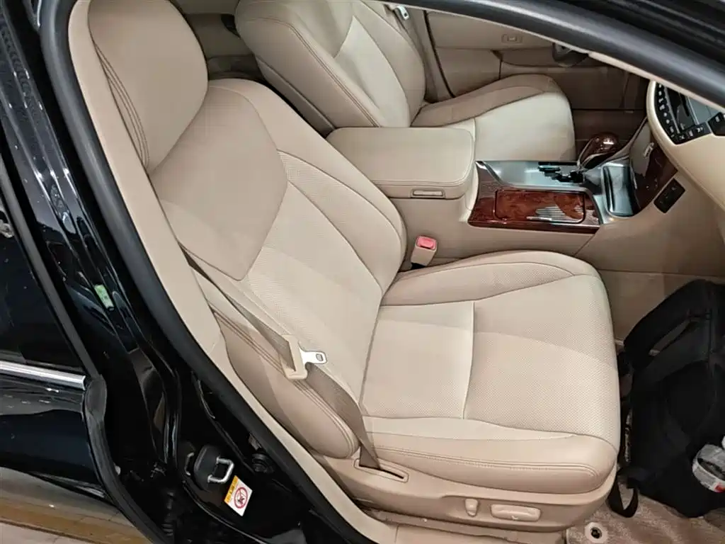 Toyota Crown 2012 2.5L Royal Leather Edition фото 25