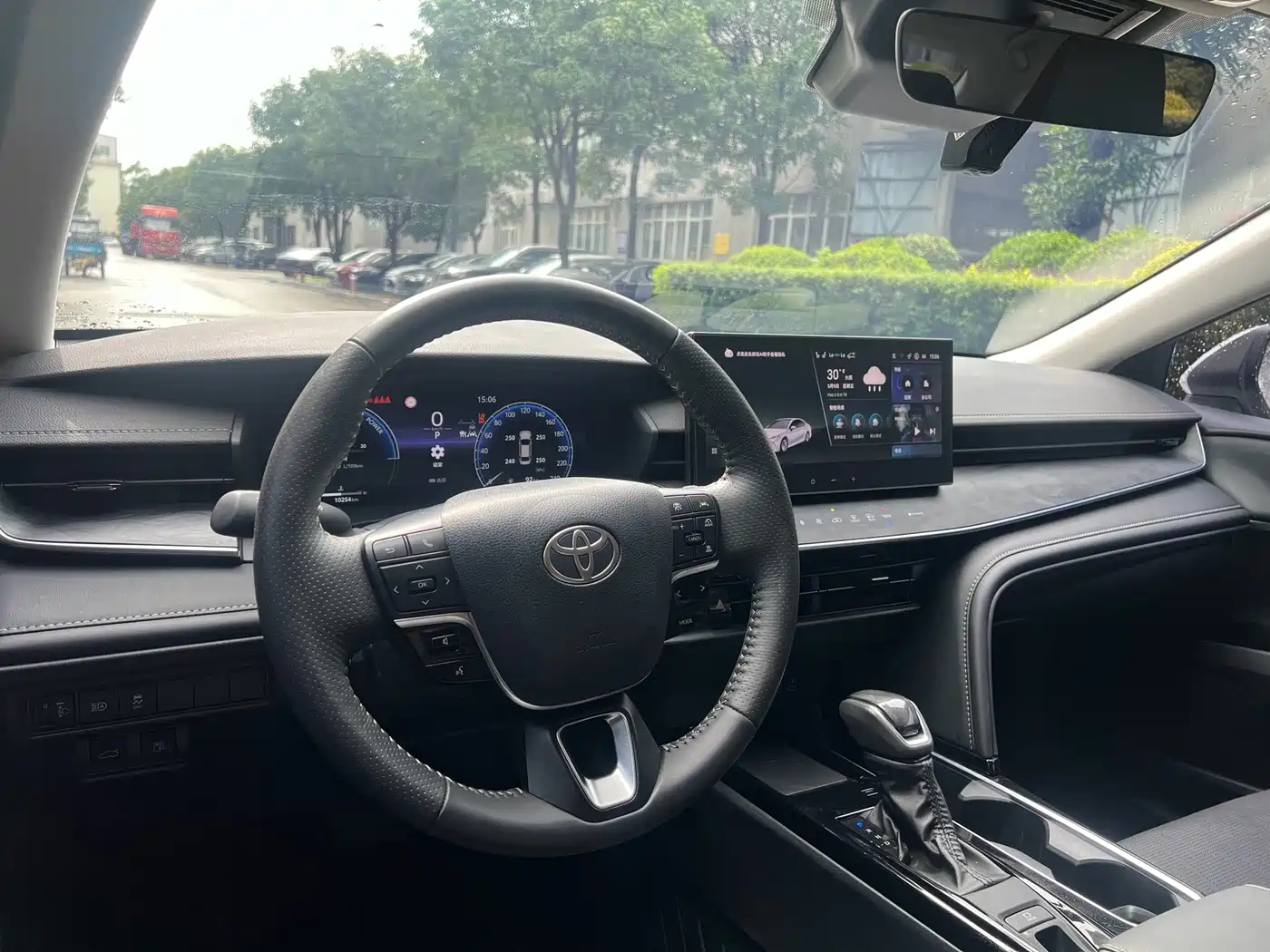 Фото 4 - Toyota Camry