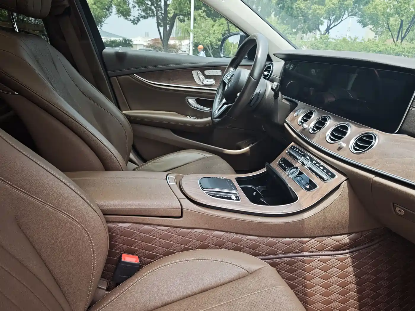 Mercedes-Benz E-Class 2020 E 300 L Luxury Model фото 19