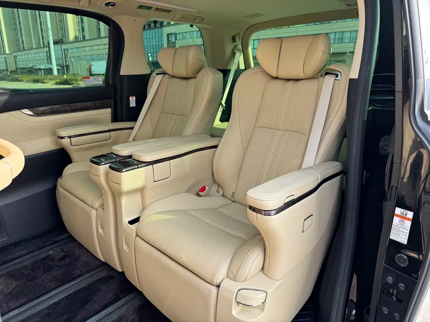 Toyota Alphard 2020 Hybrid 2.5L Premium Edition фото 5