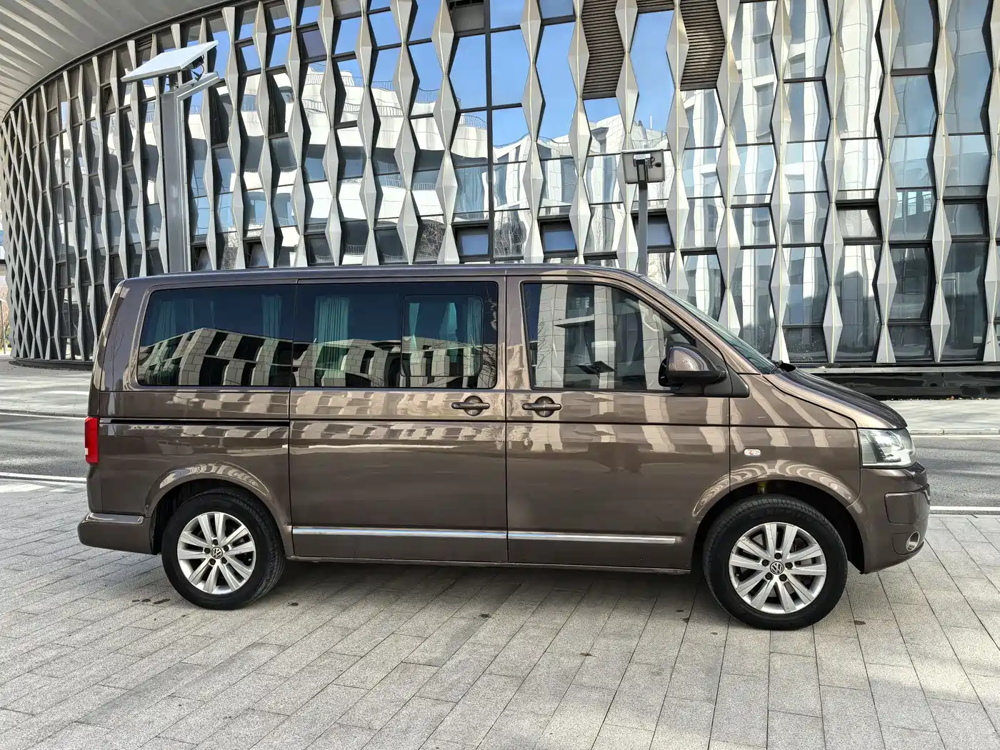 Volkswagen Multivan 2015 2.0TSI AWD 65th Anniversary Limited Edition фото 4
