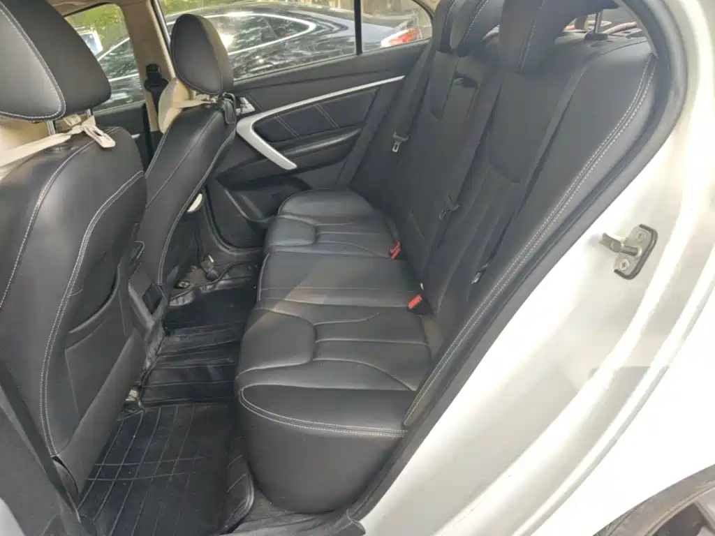 Фото 24 - Geely Emgrand