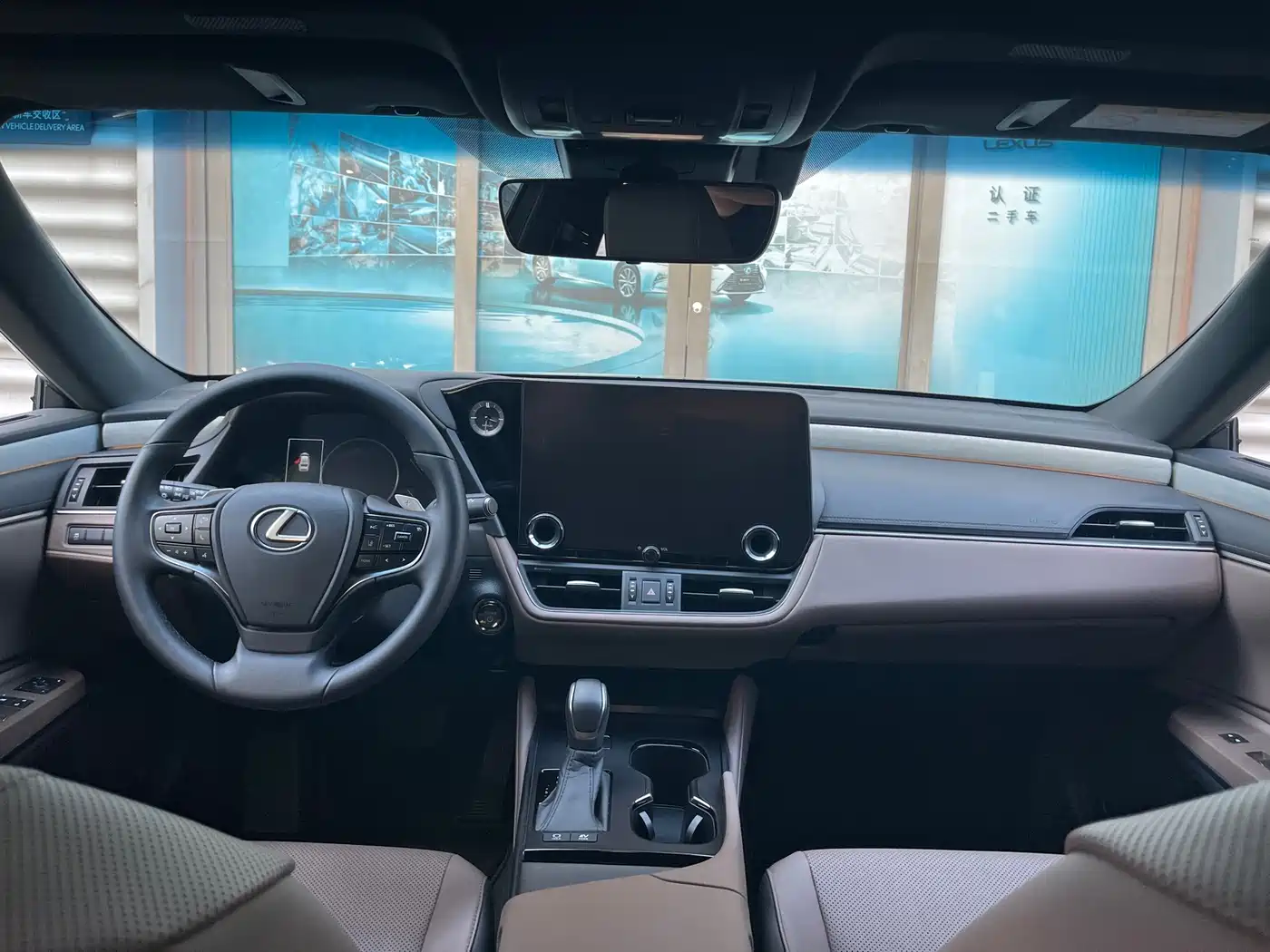Lexus ES 2025 2025 300h Ultimate Edition