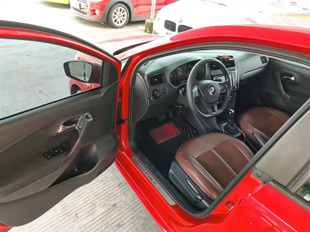 Volkswagen Polo 2016 1.4L Automatic Trend фото 16