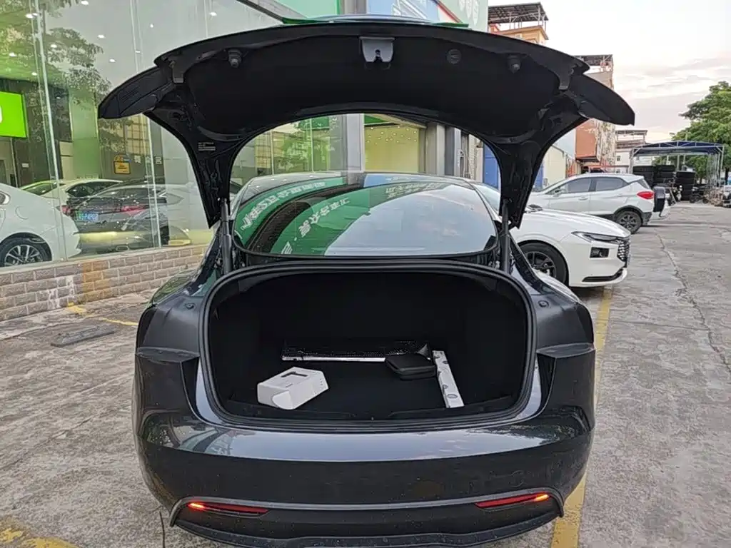 Tesla Model 3 2026 2025 Model Year Facelift Rear-Wheel Drive