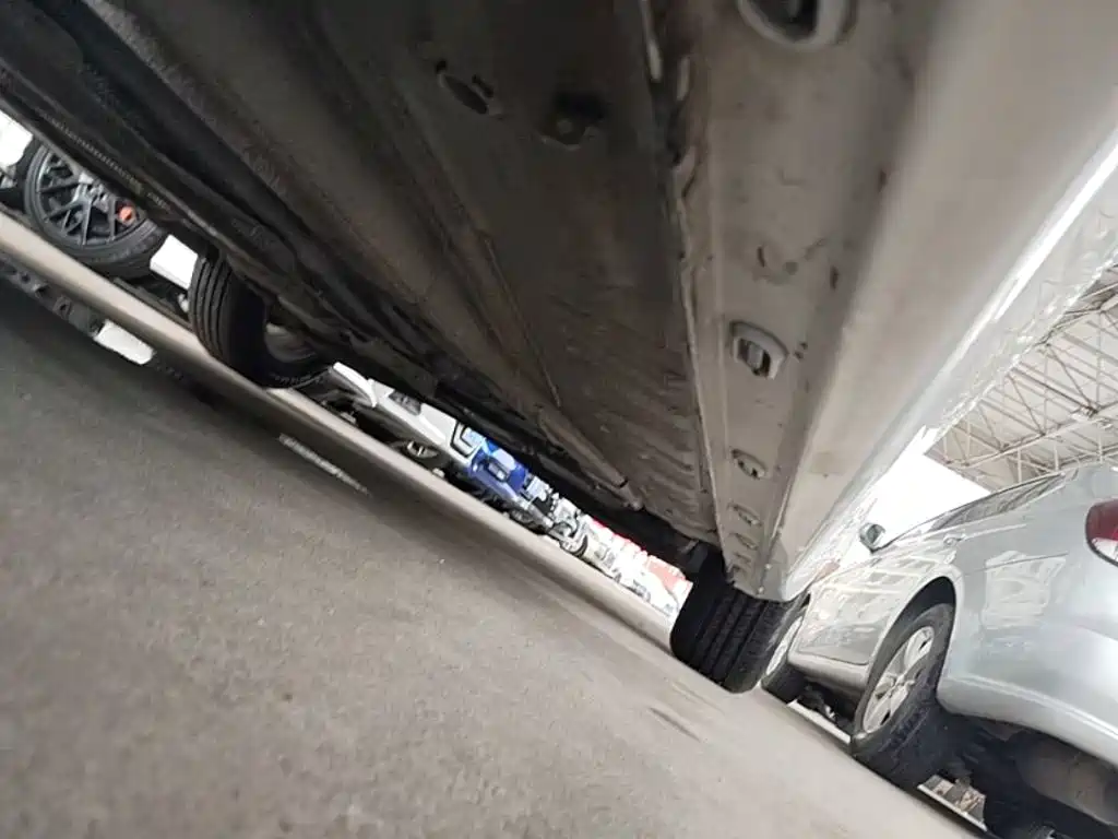 Фото 21 - Roewe i5